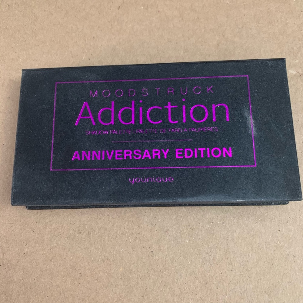 younique moodstruck addiction eyeshadow palette